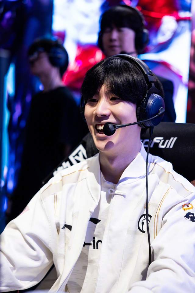 爱游戏体育平台-最后时刻胜出引发热议！，德罗巴在IG比赛中比赛局势复杂气势如虹延续(假面骑士变身喊的日语)