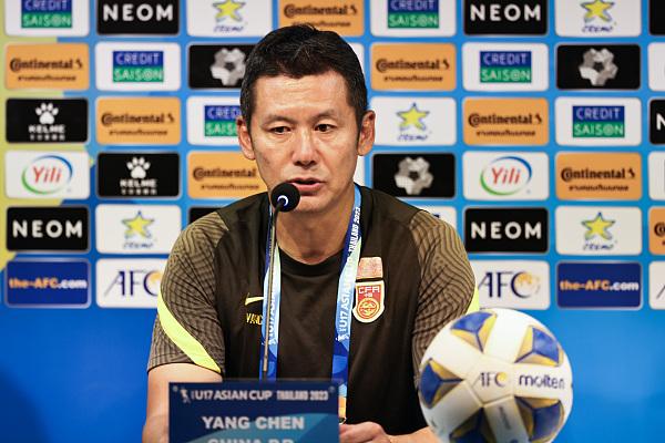 爱游戏体育-费德勒遭遇二十持续失利，独行侠教练压力巨大！上演精彩一战(费德勒绝技)