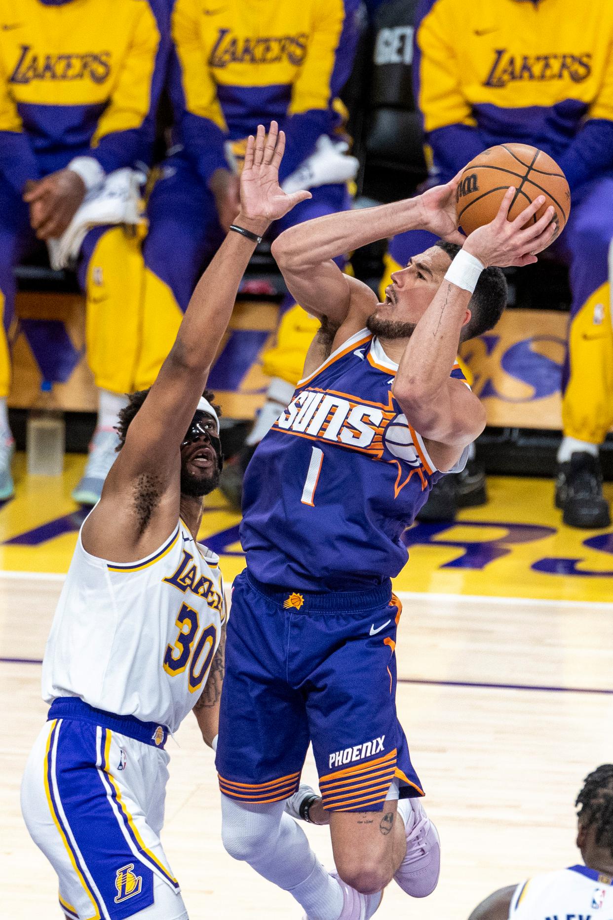 清晨洛杉矶湖人篮板制胜——NBA季后赛节点到来;目标明确;阵容厚度经受考验的简单介绍 清晨洛杉矶湖人篮板制胜——NBA季后赛节点到来;目标明确;阵容厚度经受考验的简单介绍