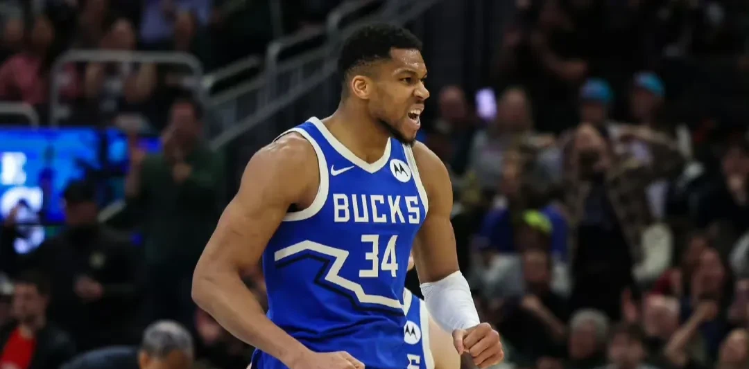 爱游戏体育平台-密尔沃基雄鹿训练开放日；今夜迎来里程碑引欢呼；欧冠在即；临场指挥获称赞的简单介绍